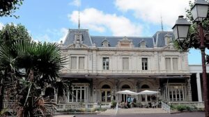 découvrez le casino de lamalou-les-bains, un lieu unique alliant divertissement, jeux passionnants et cadre idyllique au cœur de l'hérault. profitez d'une expérience inoubliable entre machines à sous, jeux de table et animations pour tous.